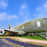 هواپیمای امارات از جنس گل در باغ معجزه دبی
