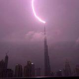انتشار ویدیوهایی وحشت‌آور از برخورد صاعقه با برج خلیفه دبی