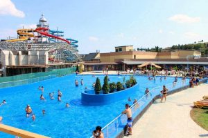 پارک آبی جینو پارادایس ؛ آب‌تنی در محوطه‌ای بزرگ در دل تفلیس