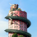 معبد وات سامفران تایلند | برج پیچیده شده در حلقه های یک اژدها